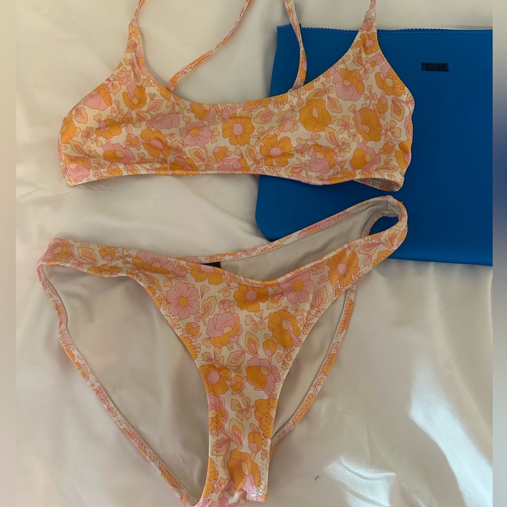 TRAINGL BIKINI!! 👙 super cute only worn few times